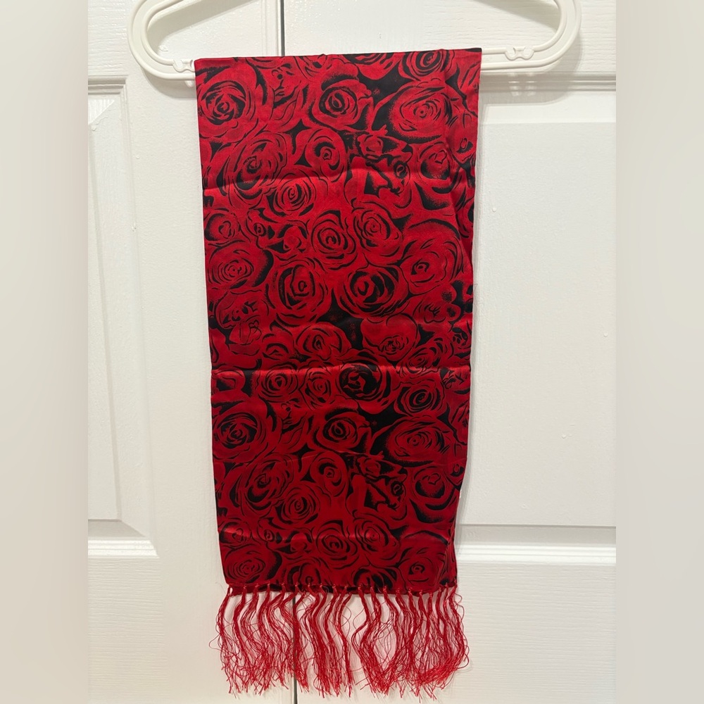 Elegant Red Rose Pattern Scarf 100% pure silk 30cm x 110cm (new without tag)